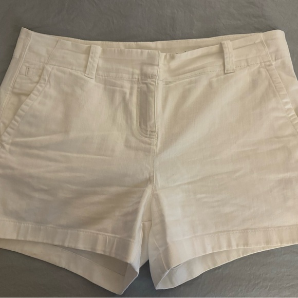 3-1/2” Vineyard Vine Shorts - Picture 1 of 3